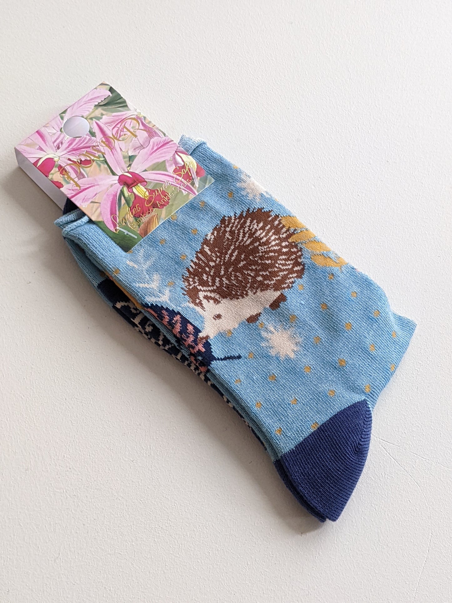 Hedgehog Hunting in Leaves Ankle Socks - Ice