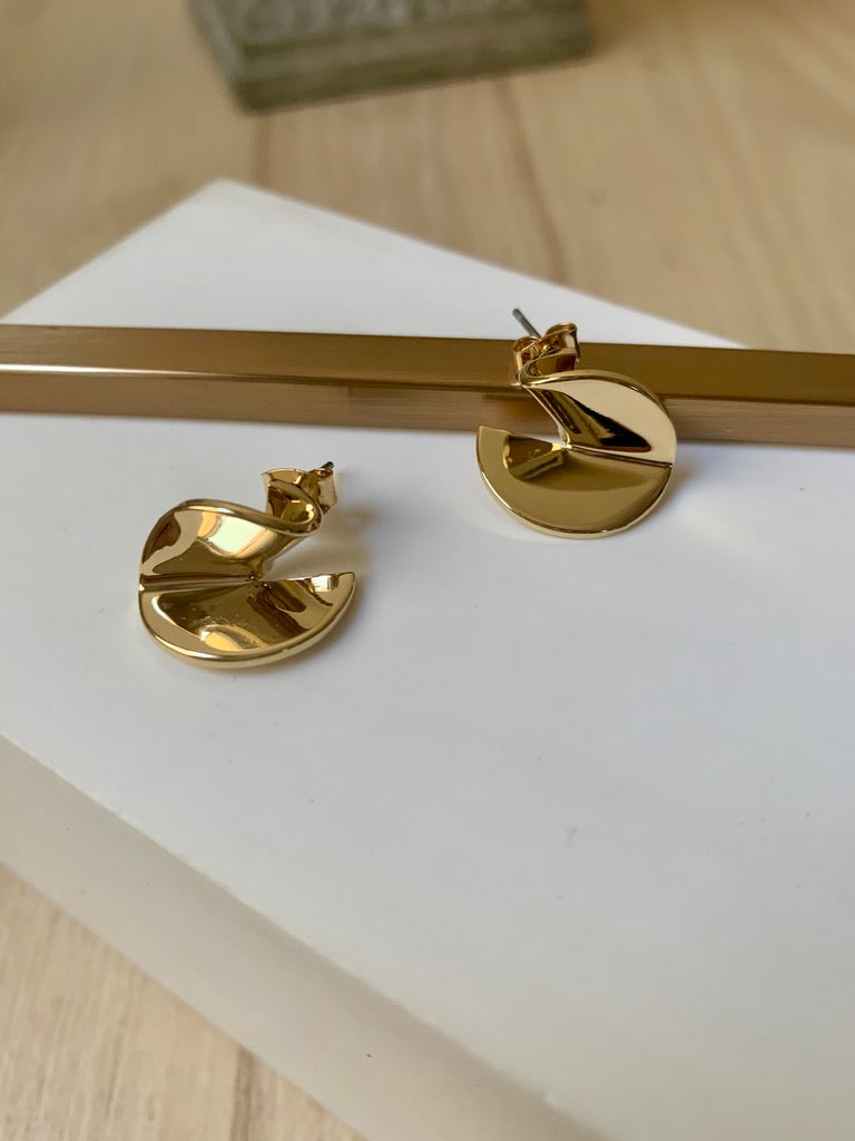 Sculptural Gold Earring