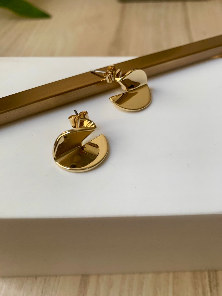 Sculptural Gold Earring