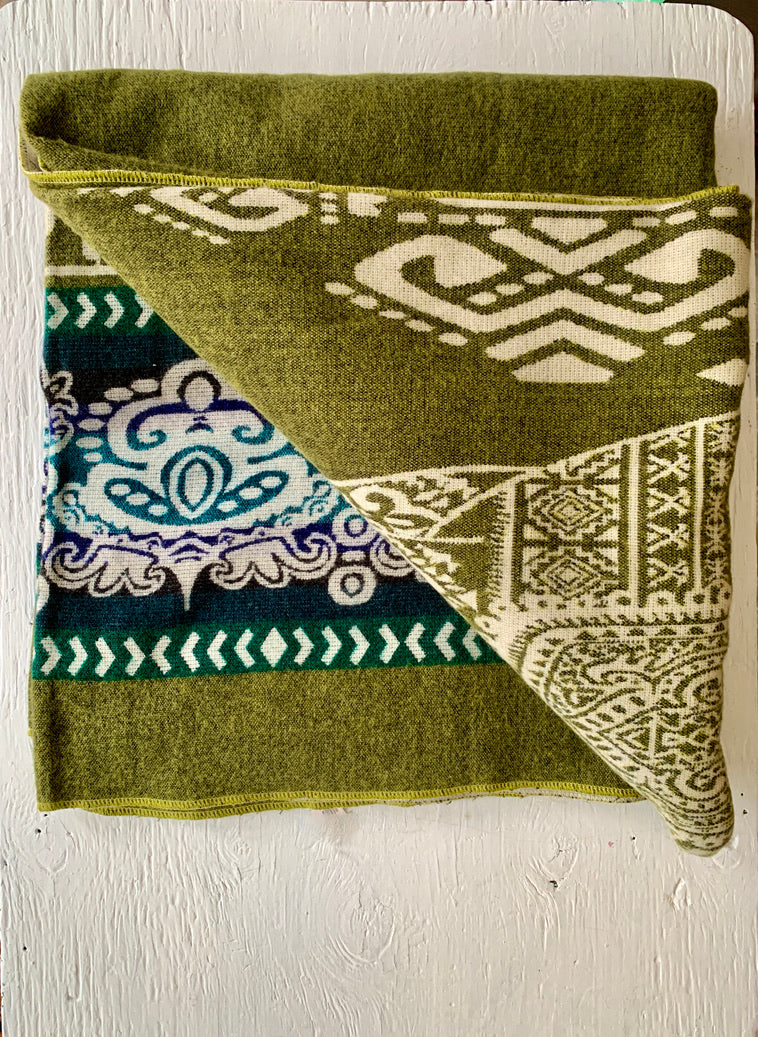 No Probllama Verde Reversible Blanket