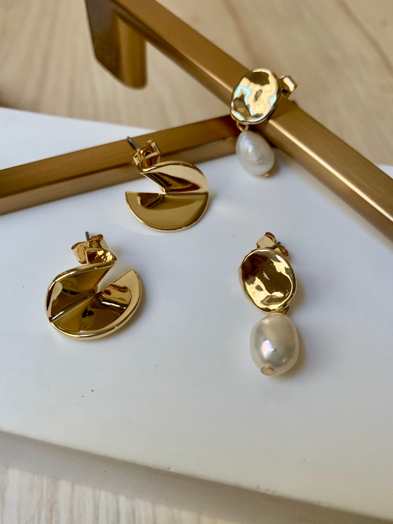 Pearl Gold Earring