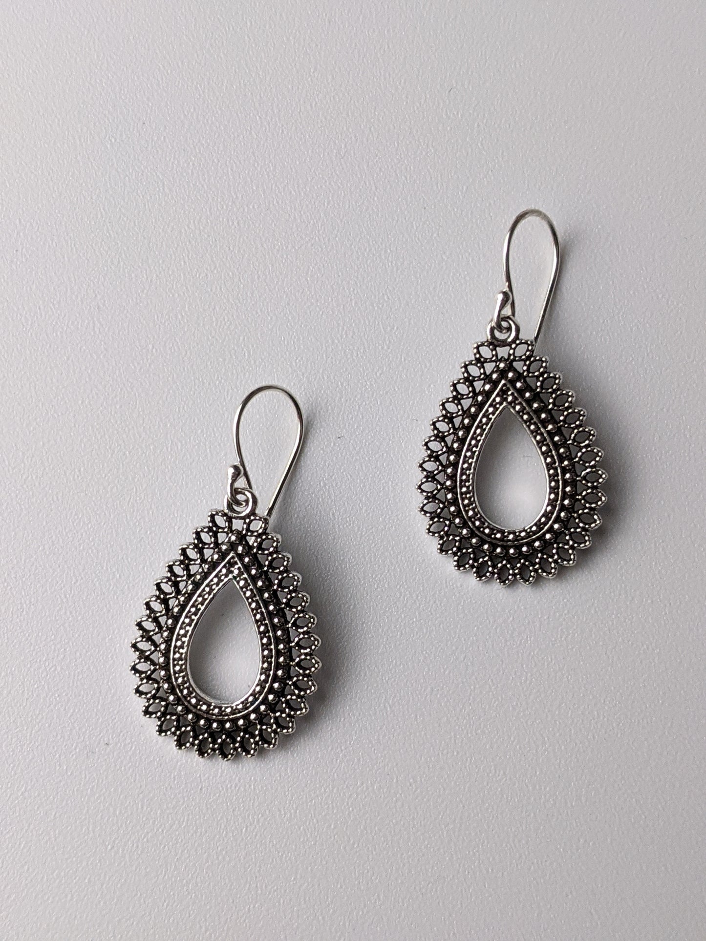 Silver filigree teardrop earring