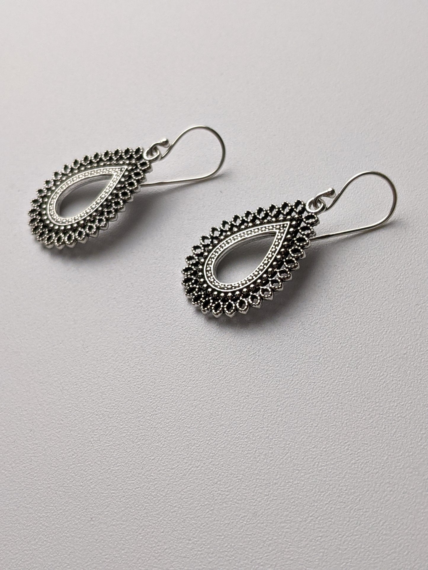Silver filigree teardrop earring