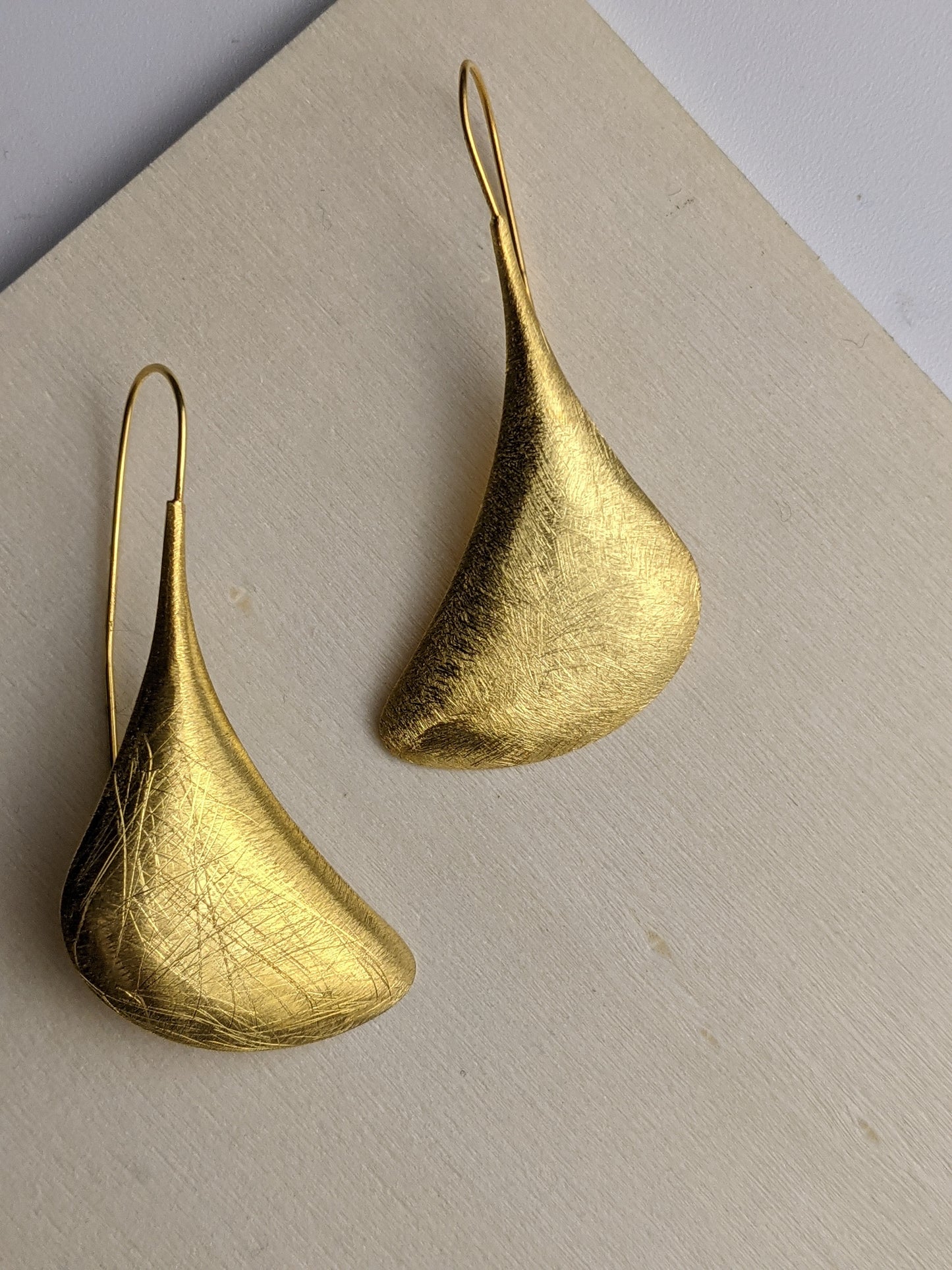 The Rounded Teardrop Drop Earrings