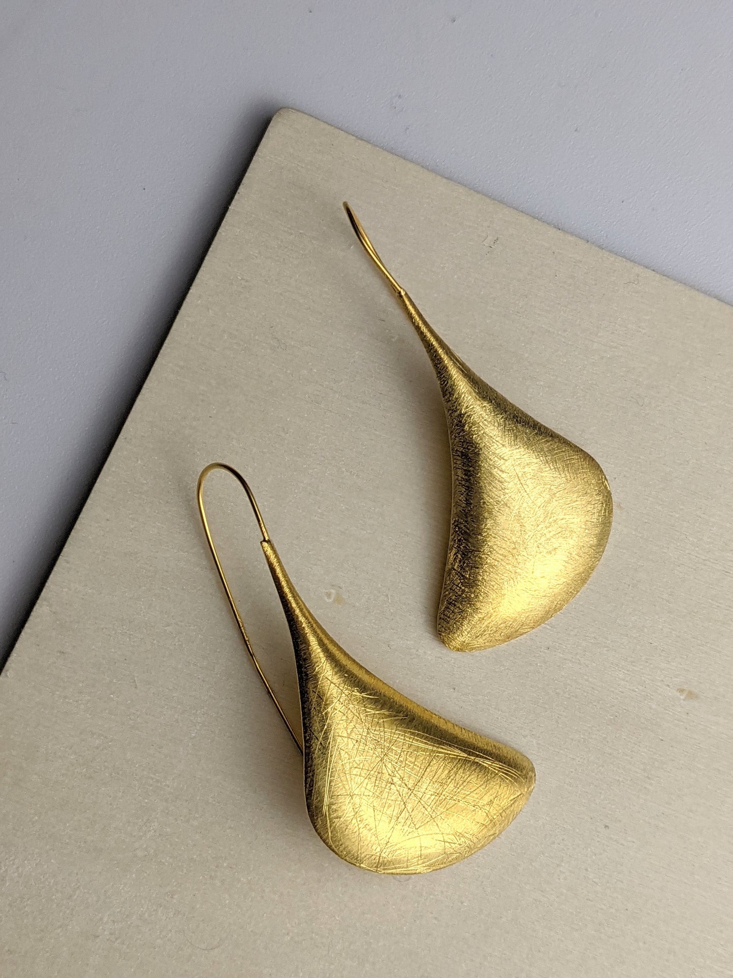 The Rounded Teardrop Drop Earrings