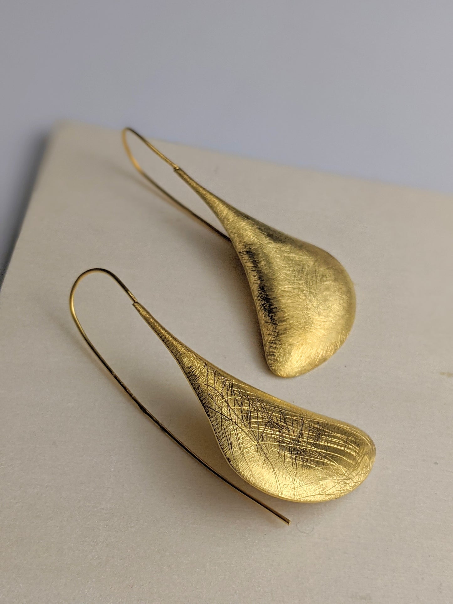 The Rounded Teardrop Drop Earrings