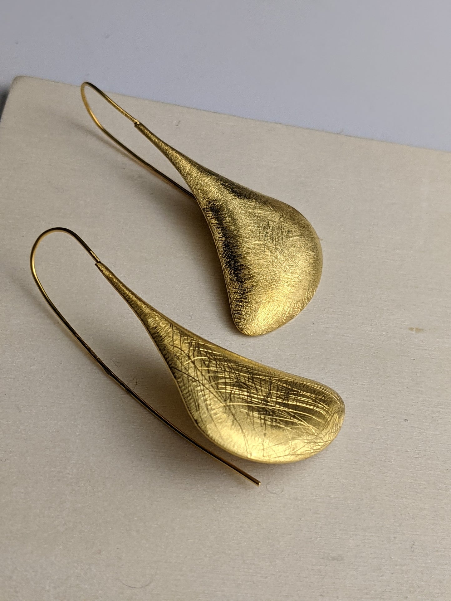 The Rounded Teardrop Drop Earrings