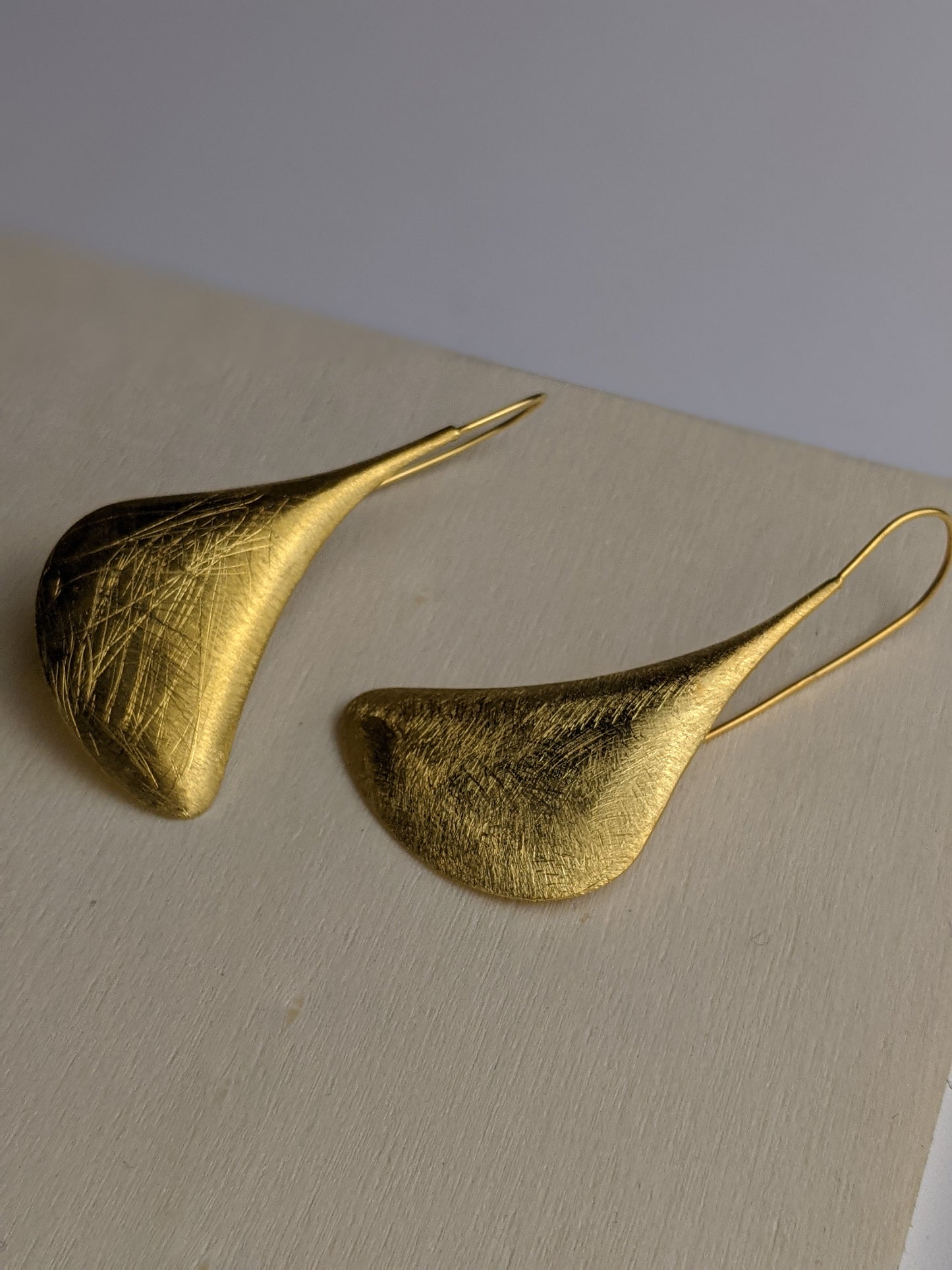 The Rounded Teardrop Drop Earrings