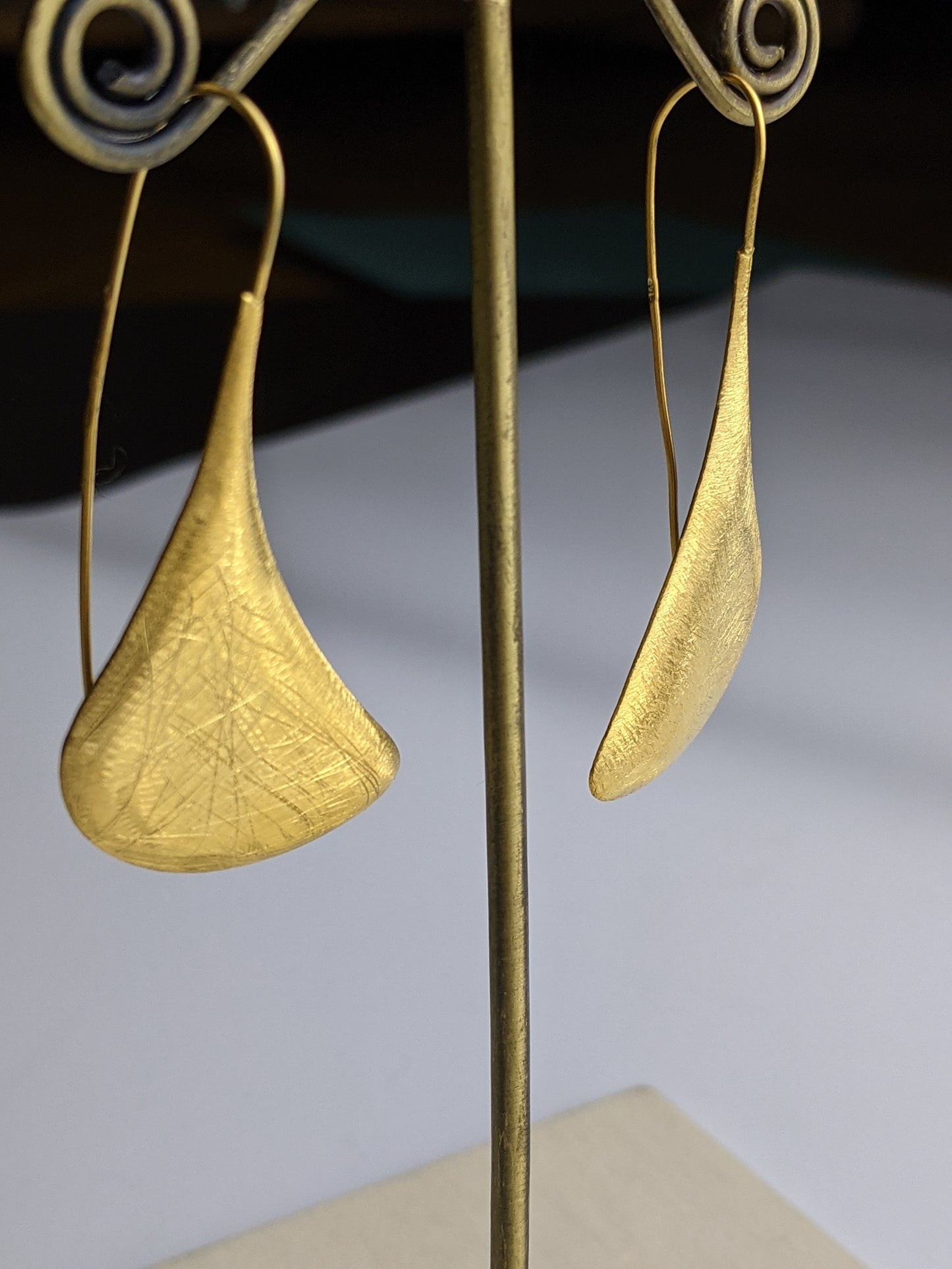 The Rounded Teardrop Drop Earrings