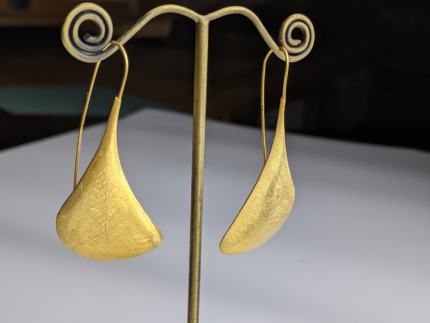 The Rounded Teardrop Drop Earrings