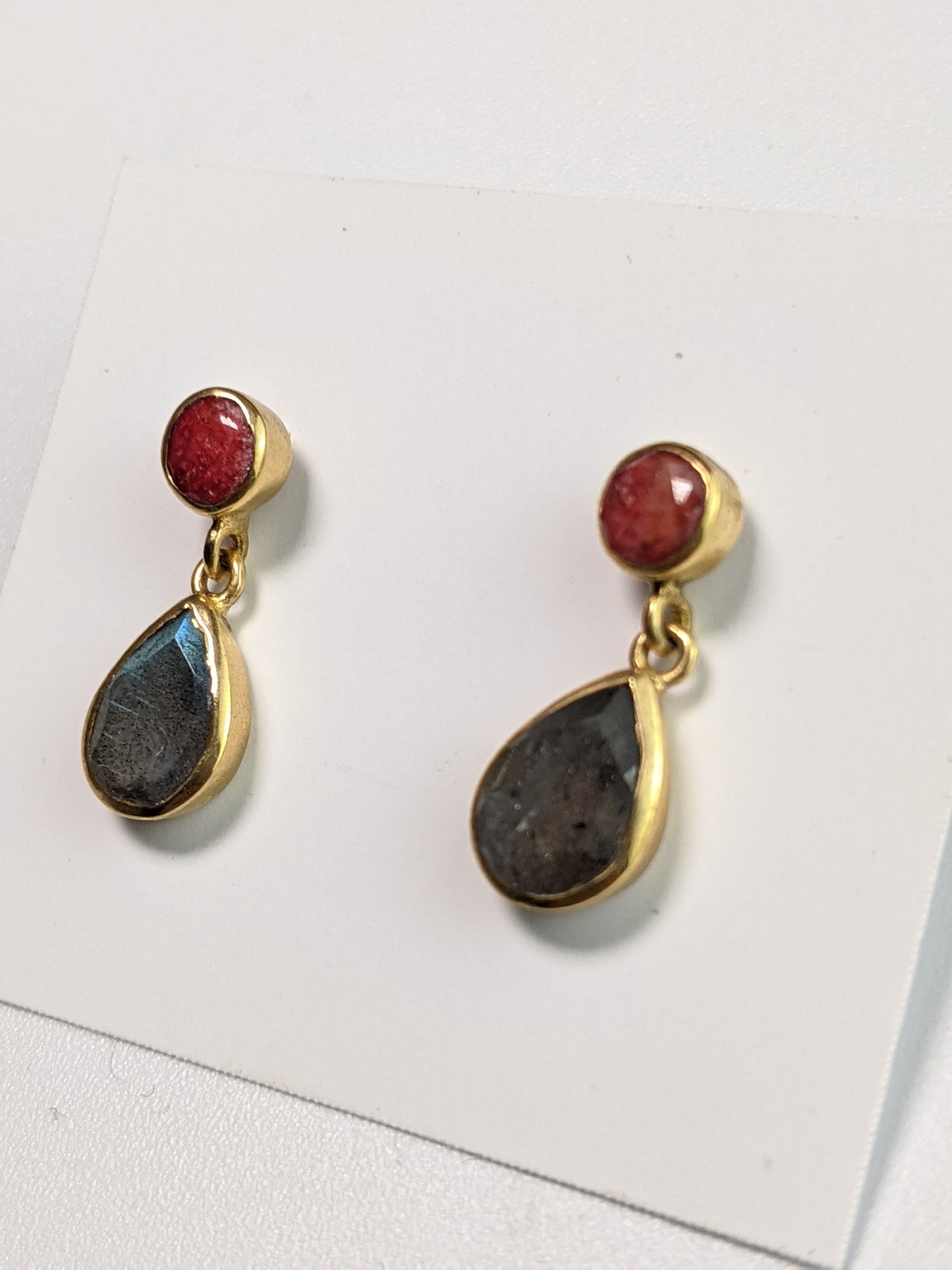 Bonita Earring- Ruby/ Labradorite