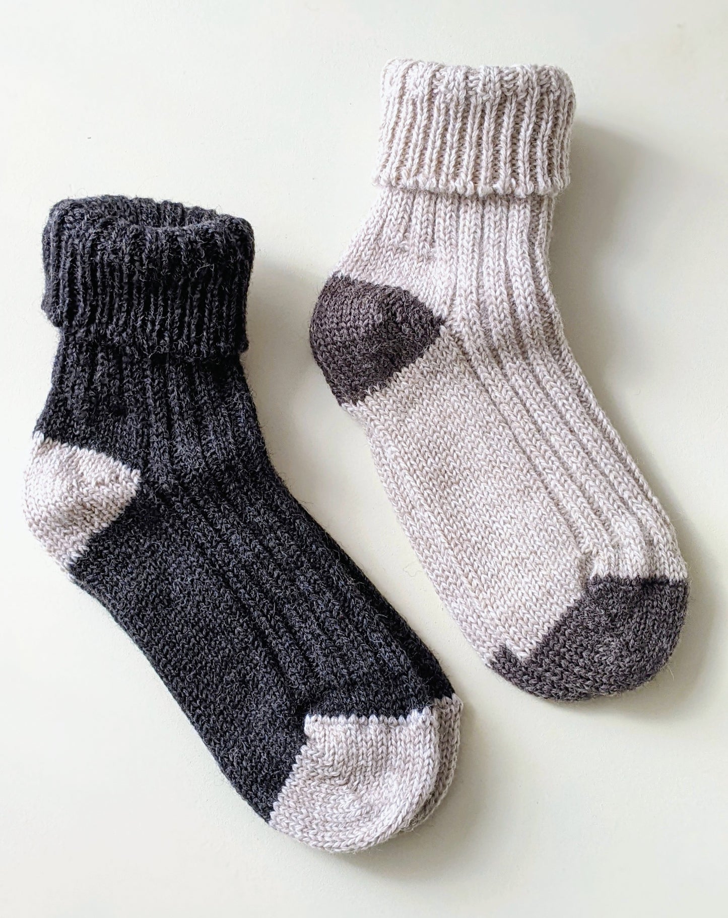 Ladies's Merino Wool Socks- Charcoal/Oat