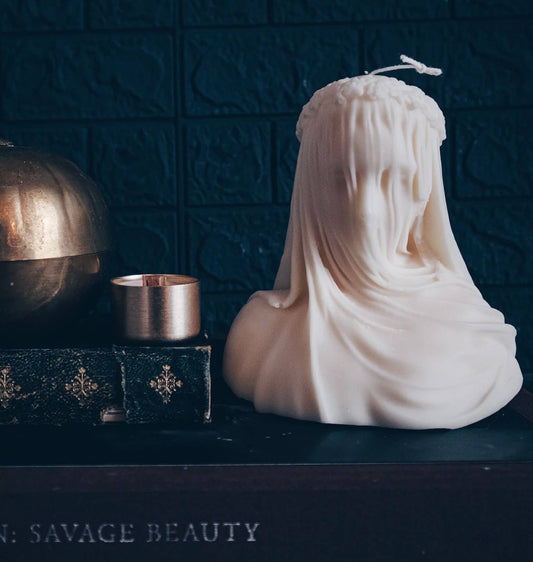 VEILED WOMAN | PILLAR CANDLE: Small / white