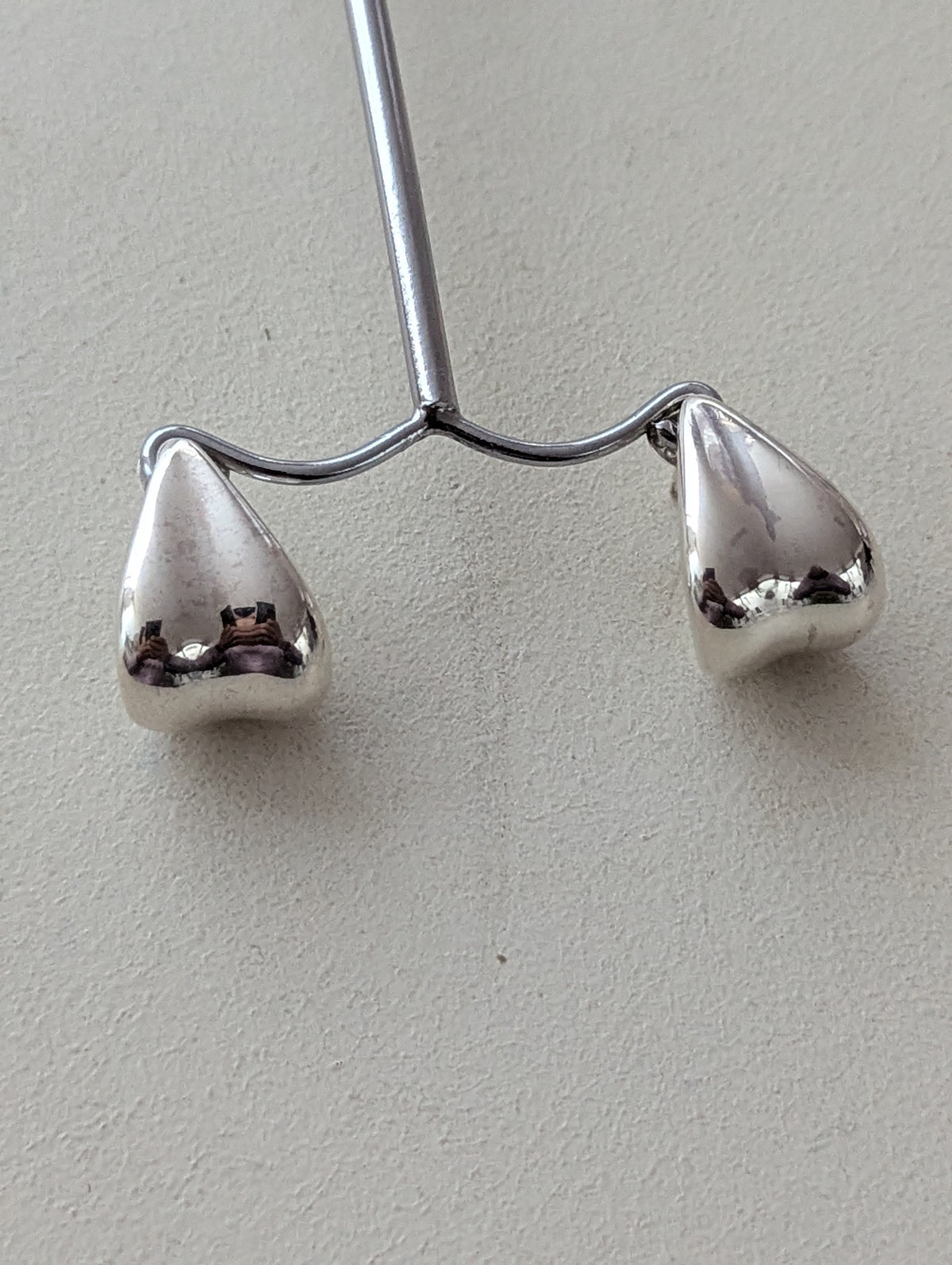 Huggie Teardrop