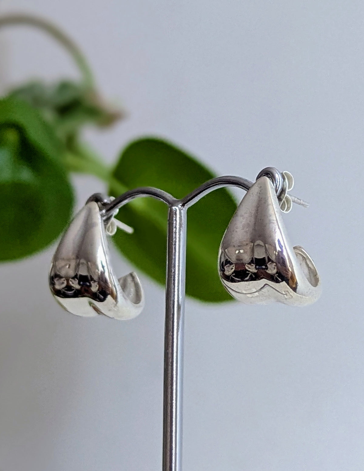Huggie Teardrop