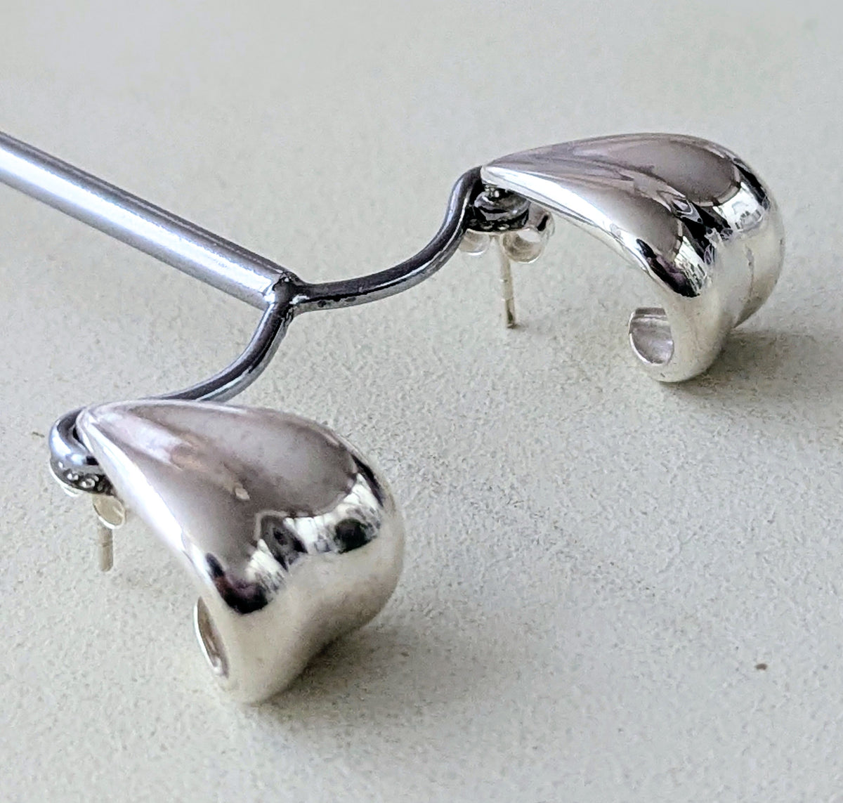 Huggie Teardrop