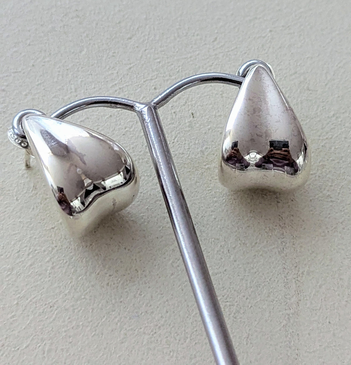 Huggie Teardrop
