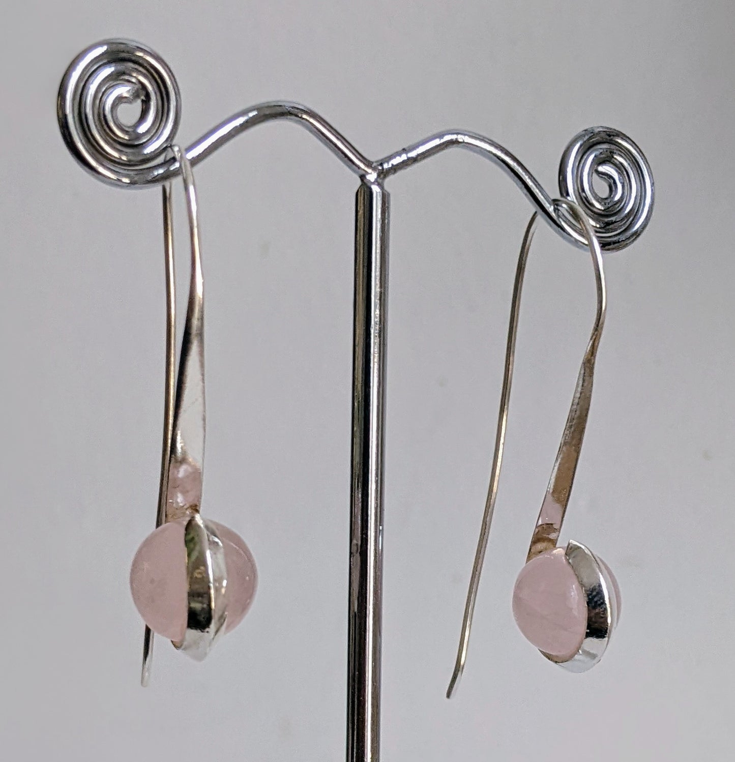 Halley's Earring- Rose Quartz